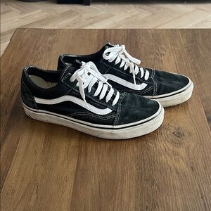 Vans Men's Black and White Sneakers